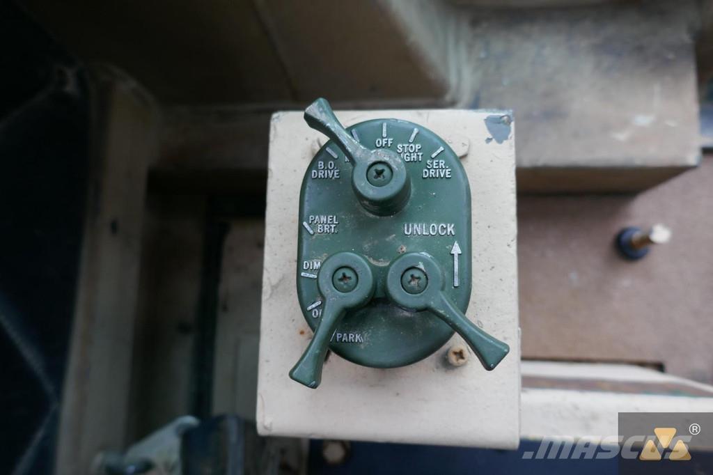 CAT 130G Ex-army モーターグレーダー