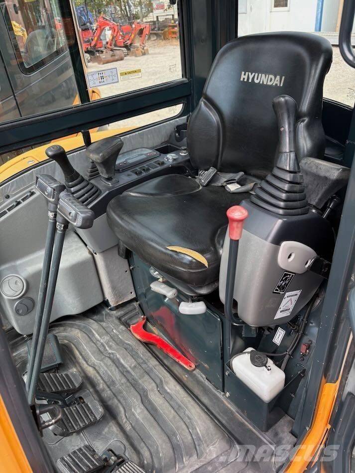 Hyundai R25Z-9 AK ミニ油圧ショベル 7t以下（ミニユンボ・ミニディガー）