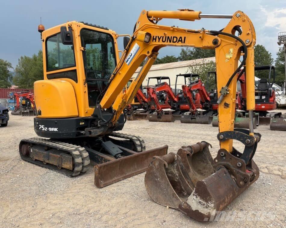 Hyundai R25Z-9 AK ミニ油圧ショベル 7t以下（ミニユンボ・ミニディガー）