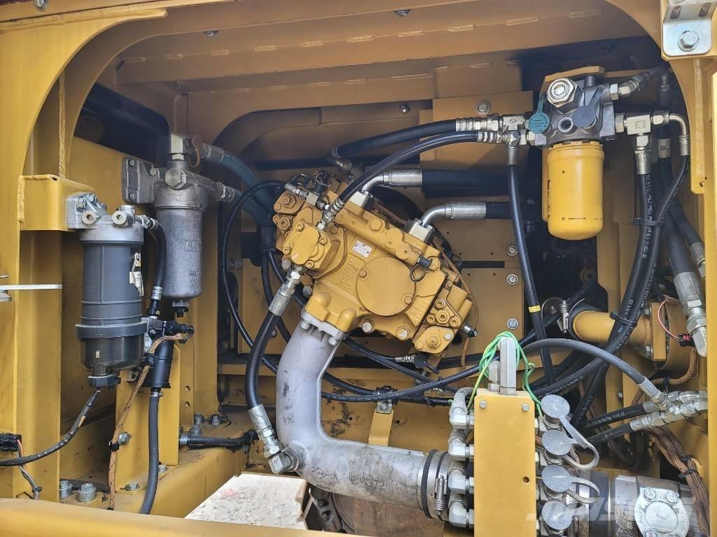 CAT 330FL 大型油圧ショベル12t以上（パワーショベル・ユンボ）