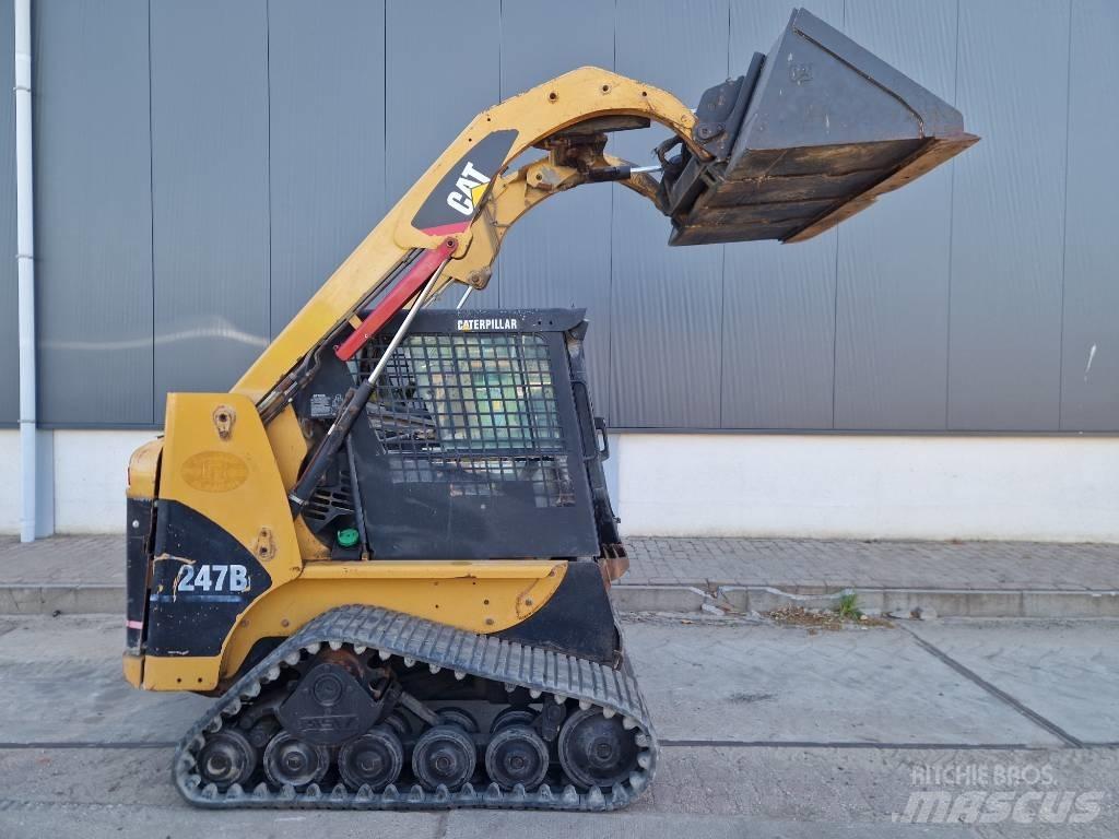 CAT 247 B スキッドステアローダー