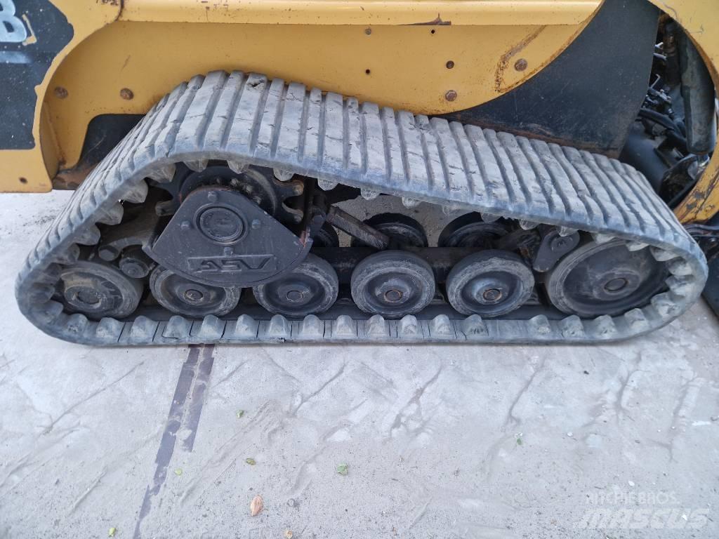 CAT 247 B スキッドステアローダー