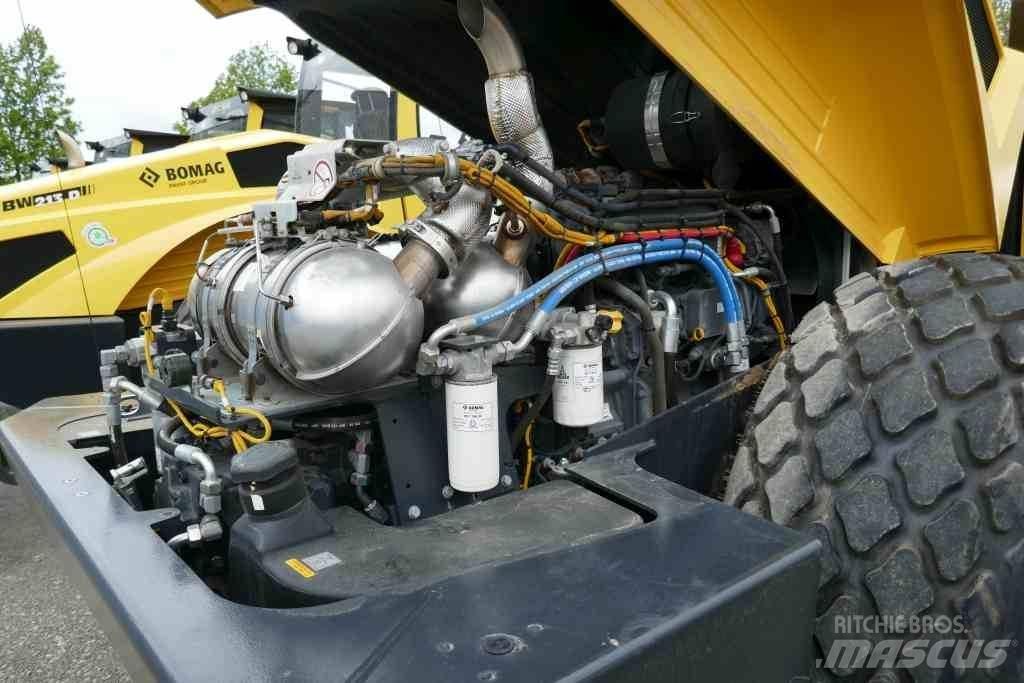 Bomag BW 213 DH-5 ソイルコンパクター