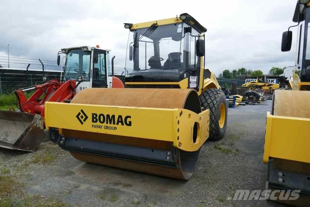 Bomag BW 213 DH-5 ソイルコンパクター
