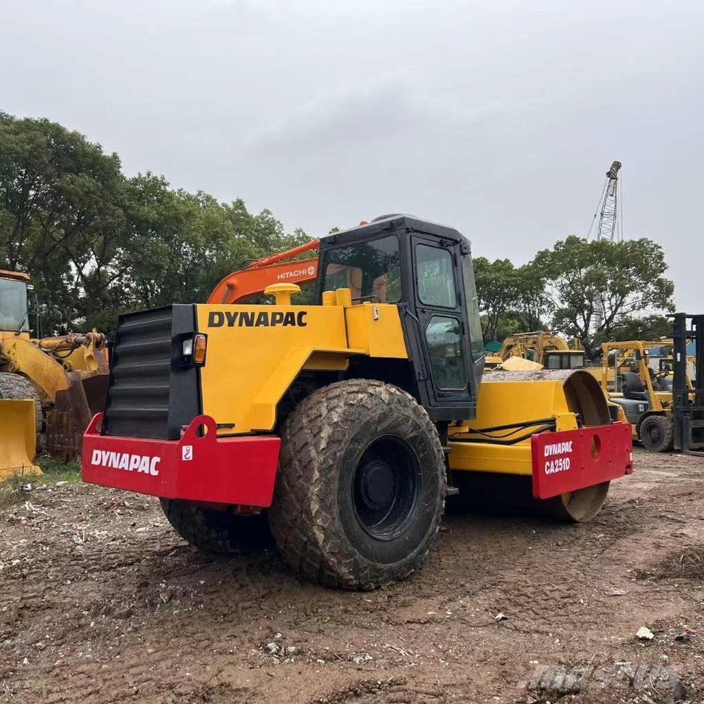 Dynapac CA 251 振動ローラ