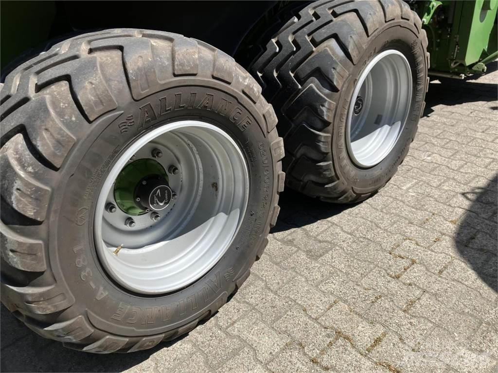 Krone BP 1270 XC スクエアベーラー