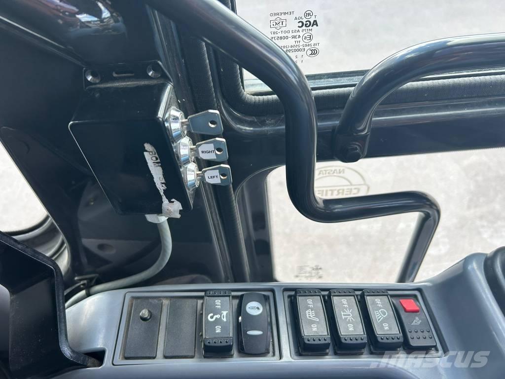 Hitachi ZX 300 LC-6 大型油圧ショベル12t以上（パワーショベル・ユンボ）