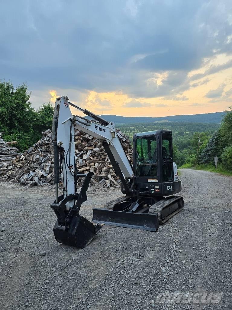 Bobcat E42 ミニ油圧ショベル 7t以下（ミニユンボ・ミニディガー）
