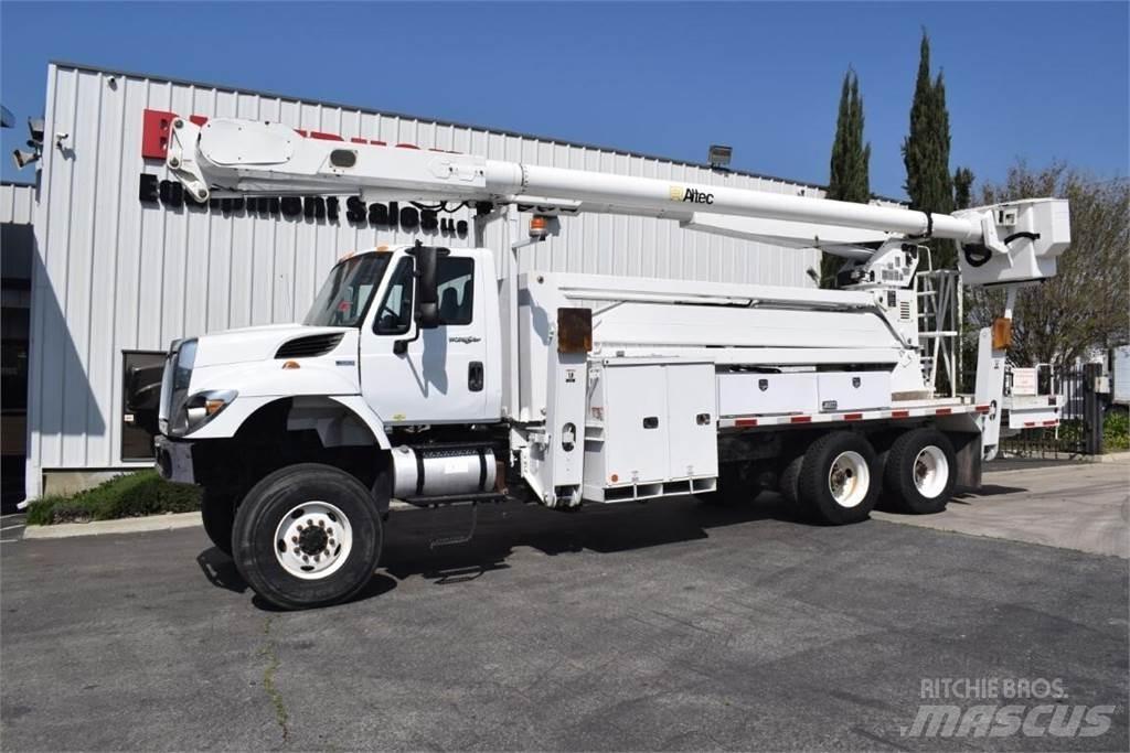 Altec AM900-E100 トラック高所作業車