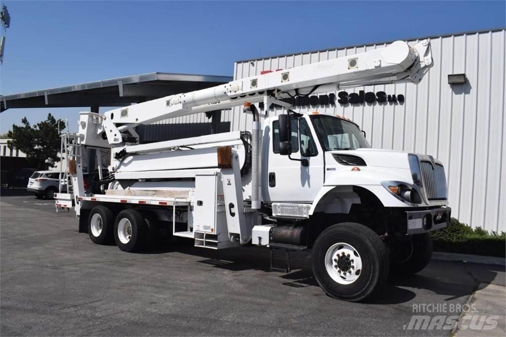 Altec AM900-E100 トラック高所作業車