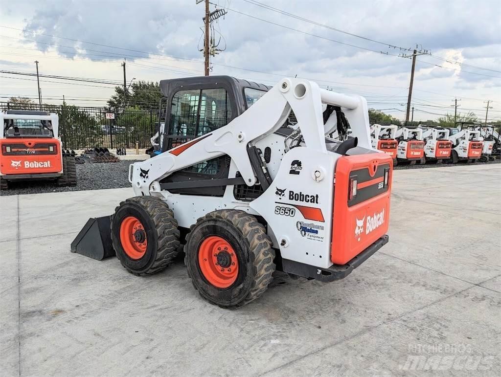 Bobcat S650 スキッドステアローダー