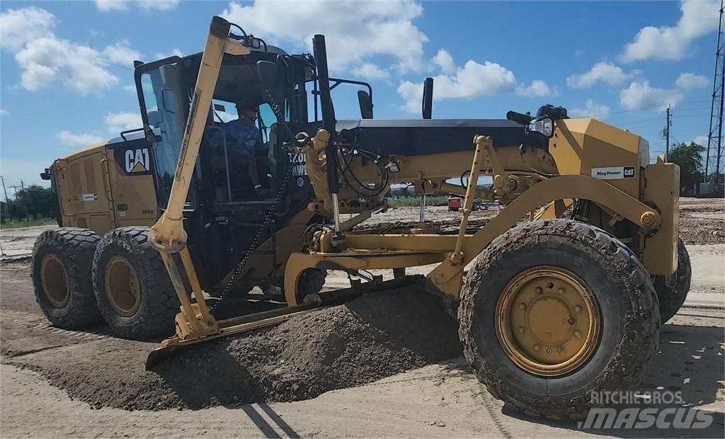 CAT 120M2 AWD モーターグレーダー
