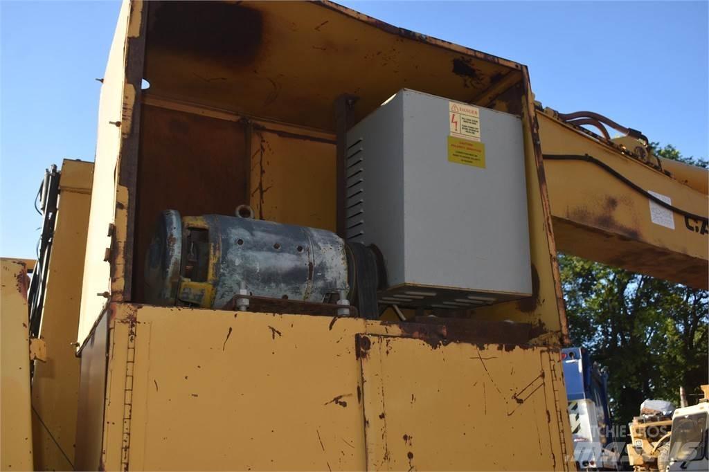 CAT 215B LC 大型油圧ショベル12t以上（パワーショベル・ユンボ）
