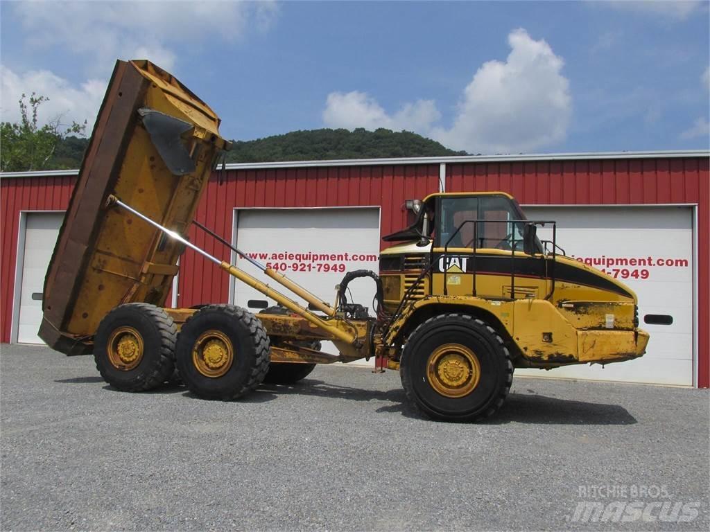 CAT 725 アーティキュレート式ダンプトラック