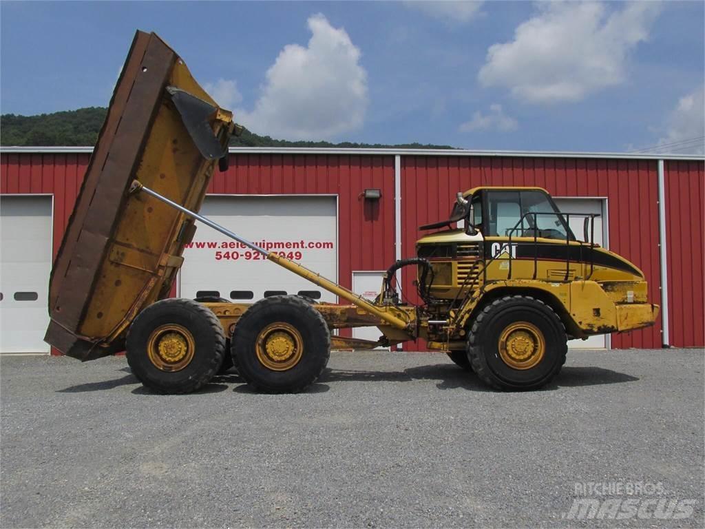 CAT 725 アーティキュレート式ダンプトラック
