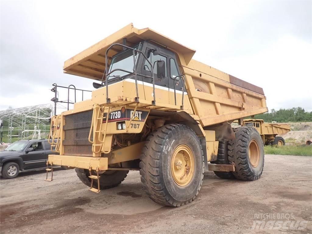 CAT 773D アーティキュレート式ダンプトラック
