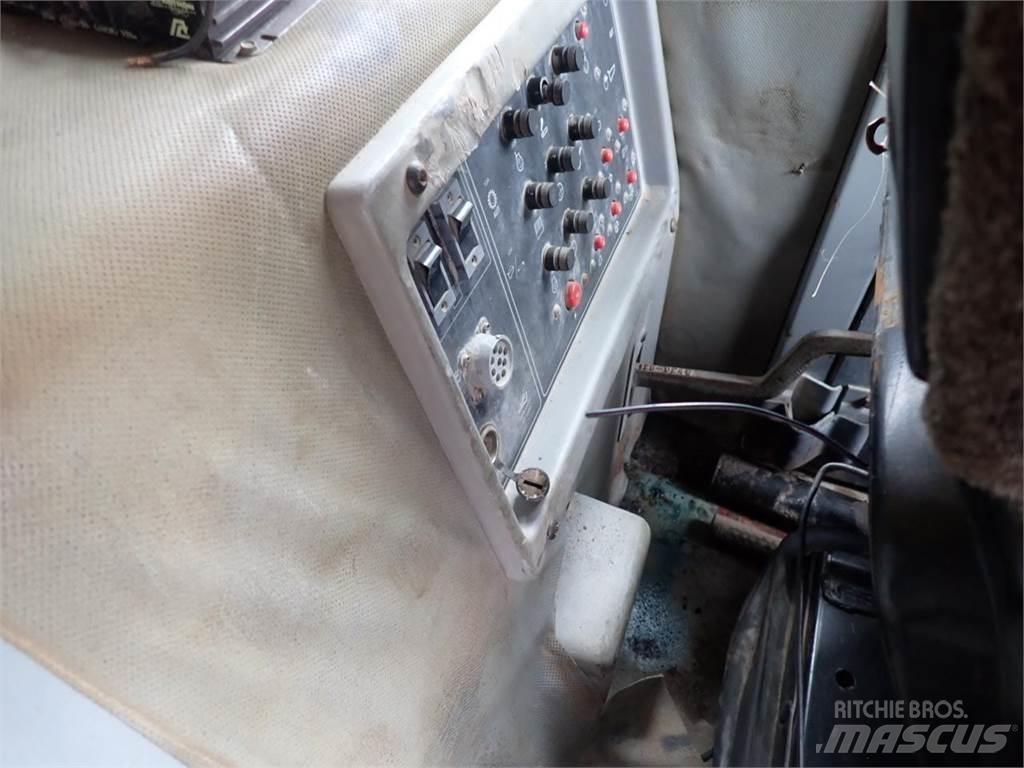 CAT 773D アーティキュレート式ダンプトラック