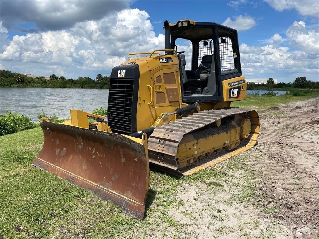 CAT D3K2 LGP ブルドーザー