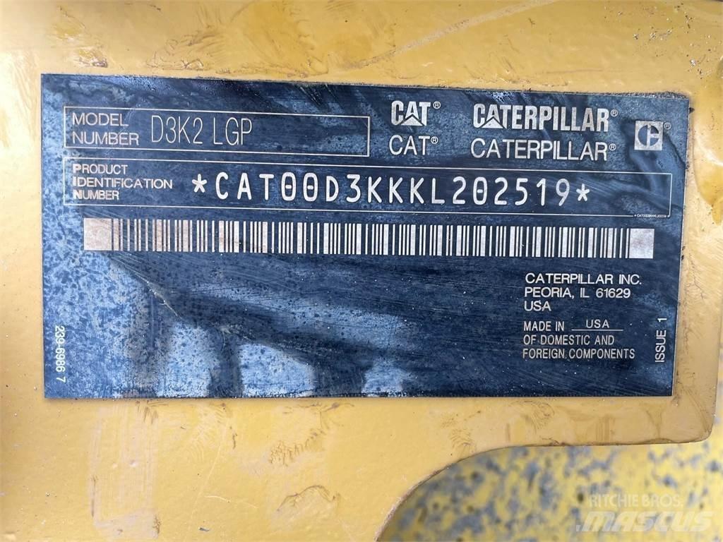 CAT D3K2 LGP ブルドーザー
