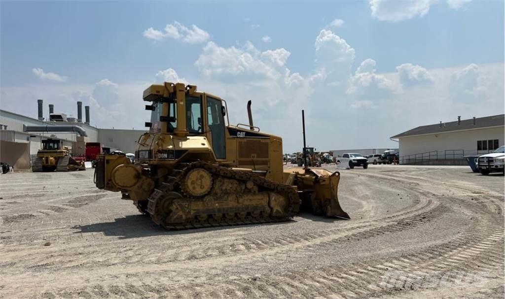 CAT D6N XL ブルドーザー