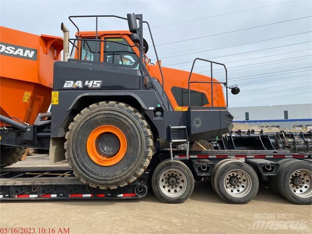 Doosan DA45-5 アーティキュレート式ダンプトラック