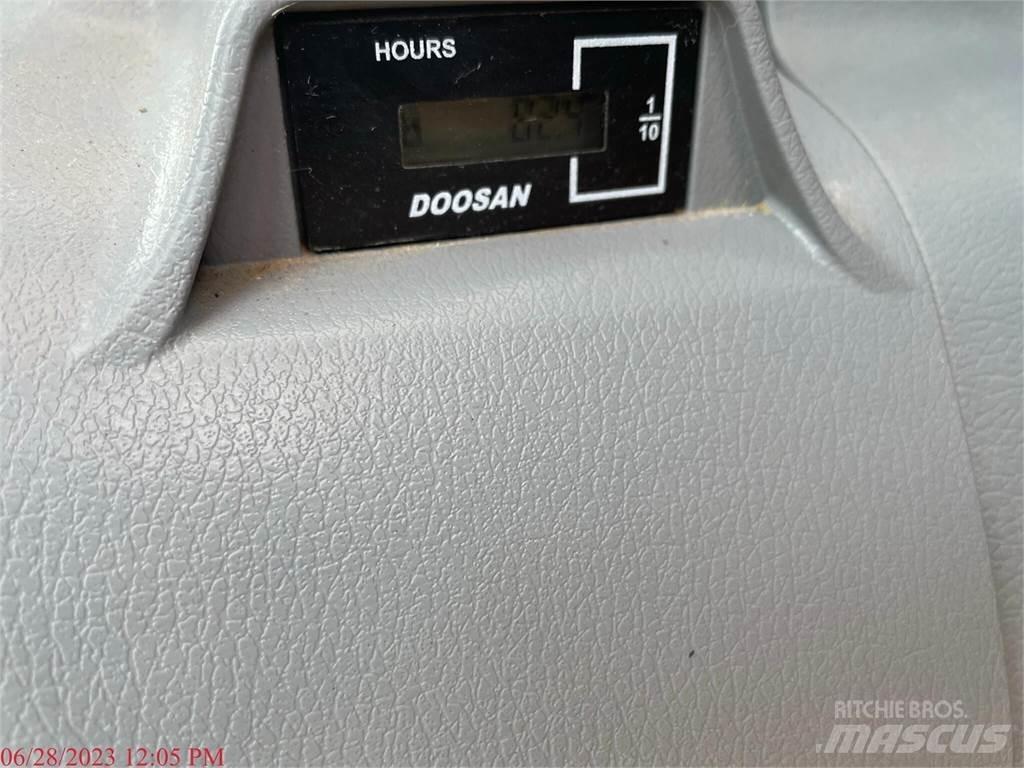 Doosan DX140 LC-5 大型油圧ショベル12t以上（パワーショベル・ユンボ）