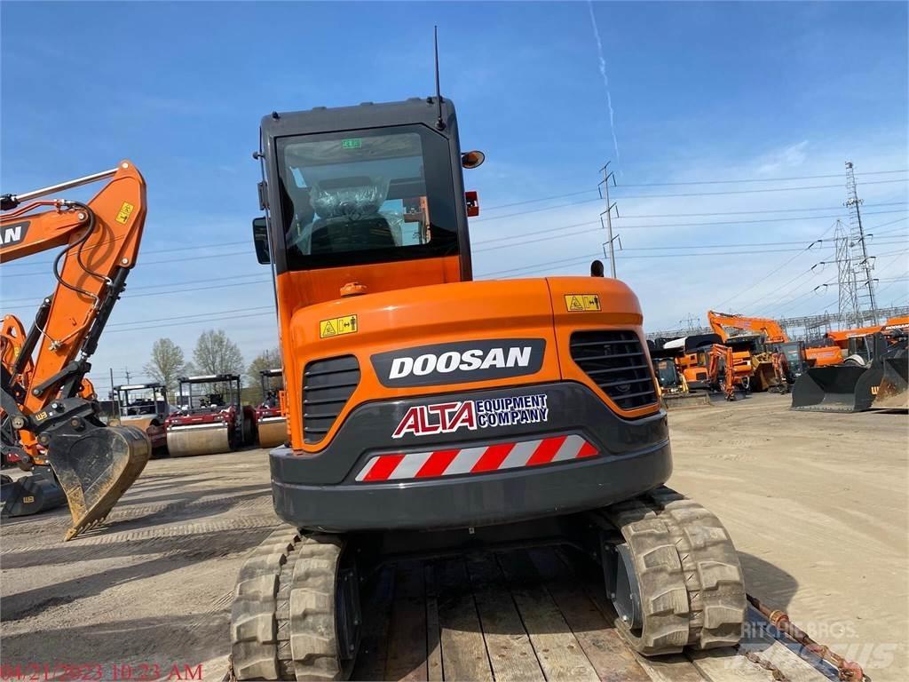 Doosan DX63-3 大型油圧ショベル12t以上（パワーショベル・ユンボ）