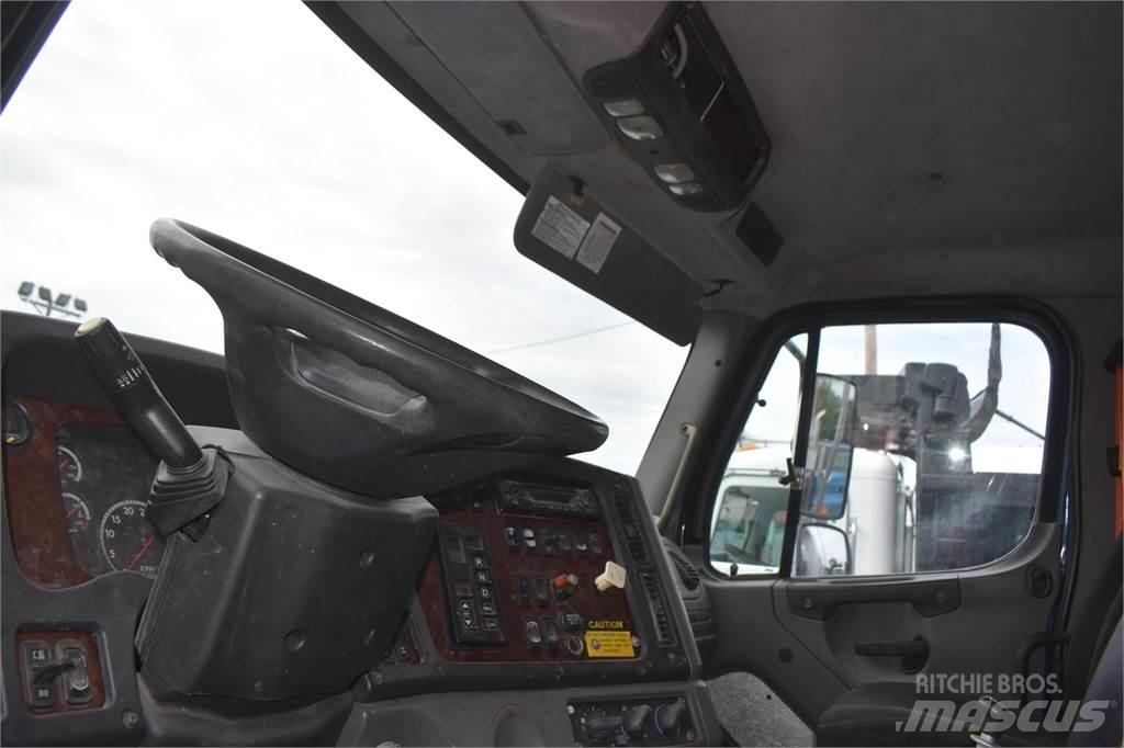 Freightliner 114SD ダンプ