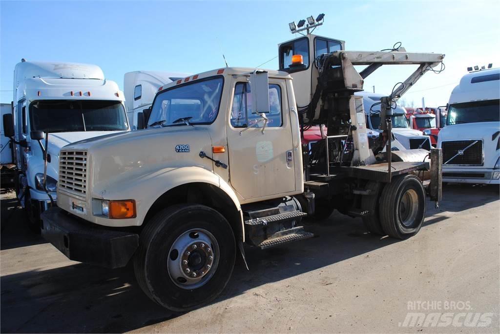 International 4700 クレーントラック、ユニック車