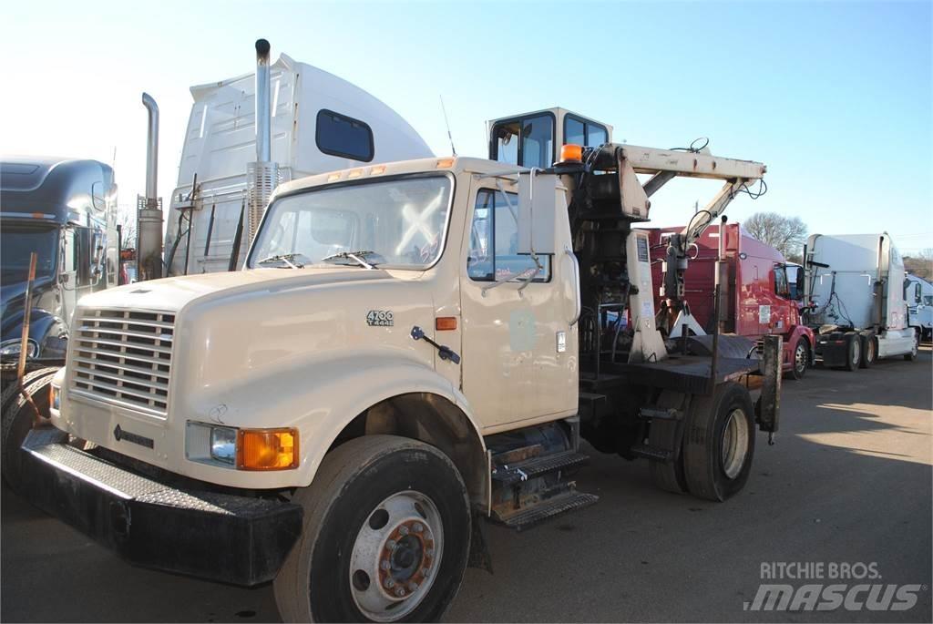 International 4700 クレーントラック、ユニック車