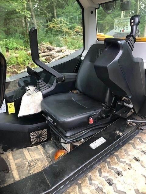 JCB 300T スキッドステアローダー