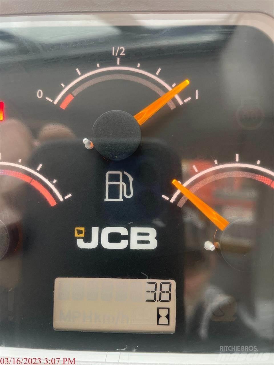 JCB 3TS-8T スキッドステアローダー