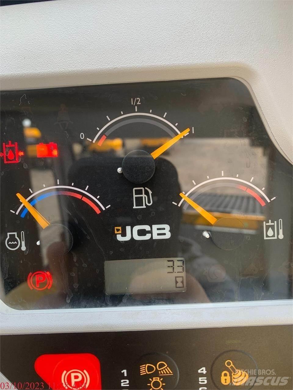 JCB 3TS-8T スキッドステアローダー