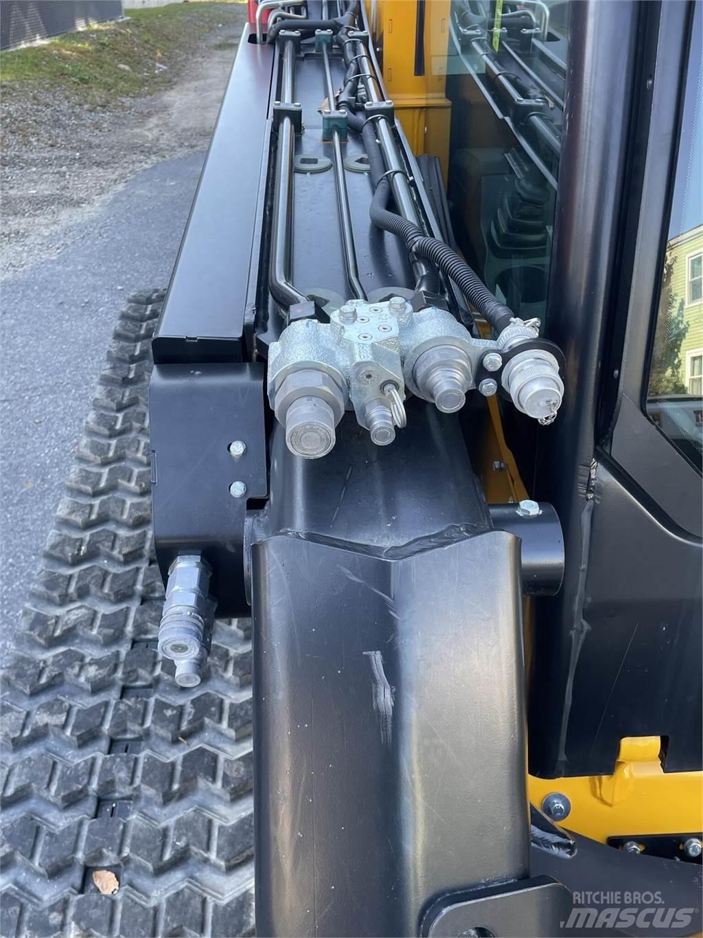 JCB 3TS-8T スキッドステアローダー