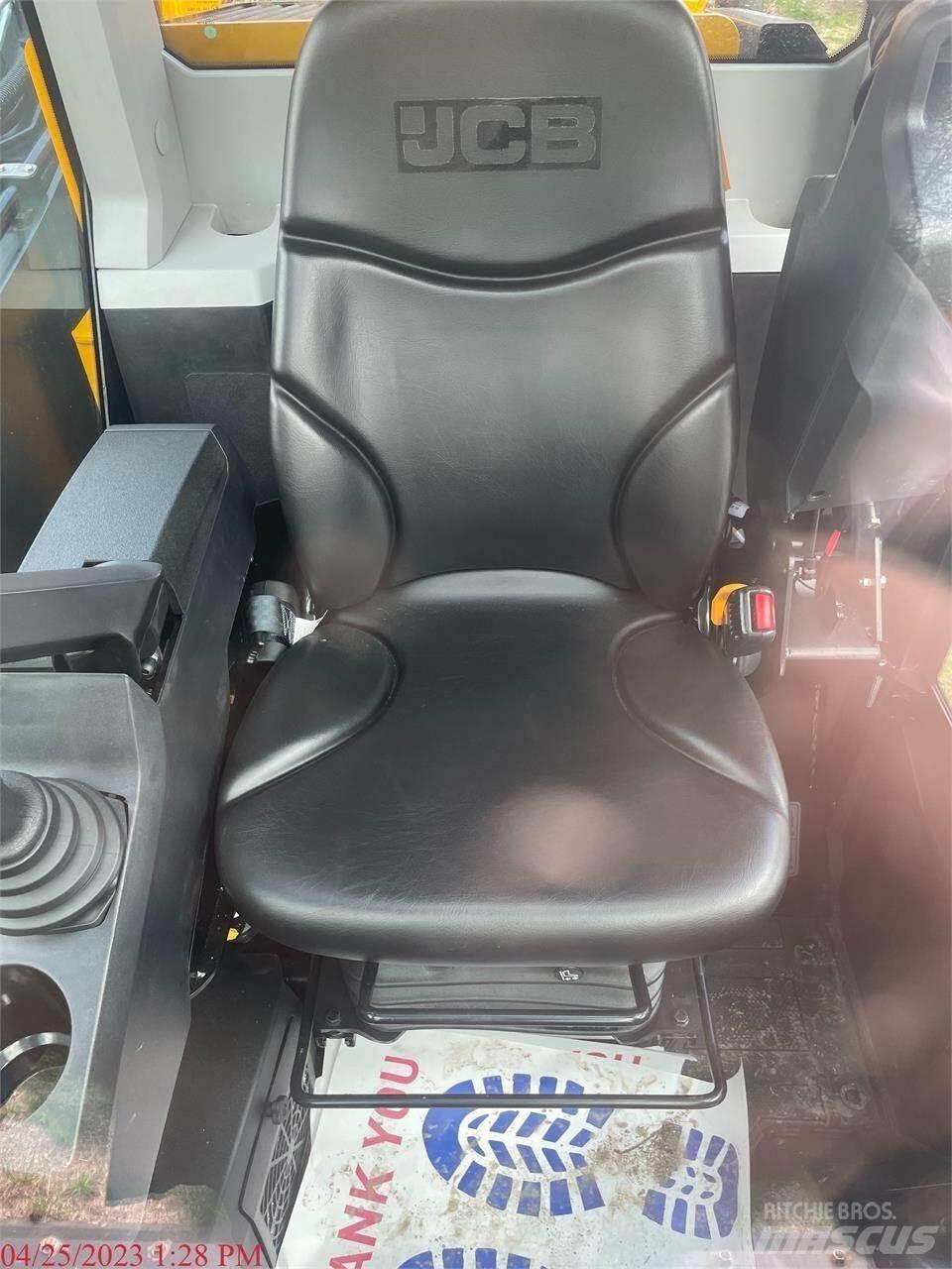 JCB 3TS-8W スキッドステアローダー