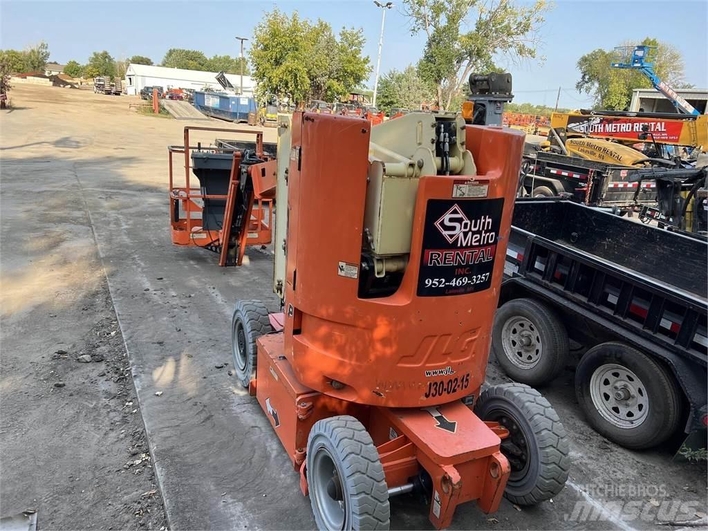 JLG E300AJP ブームリフト　屈伸型