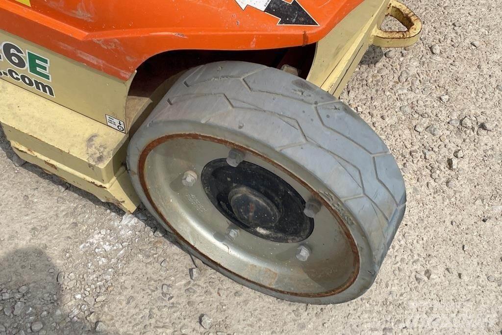 JLG TOUCAN 26E 垂直昇降型リフト