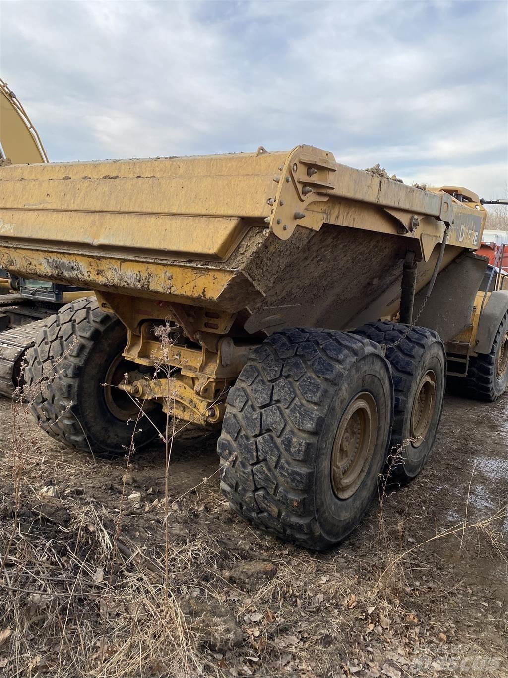 John Deere 410E アーティキュレート式ダンプトラック