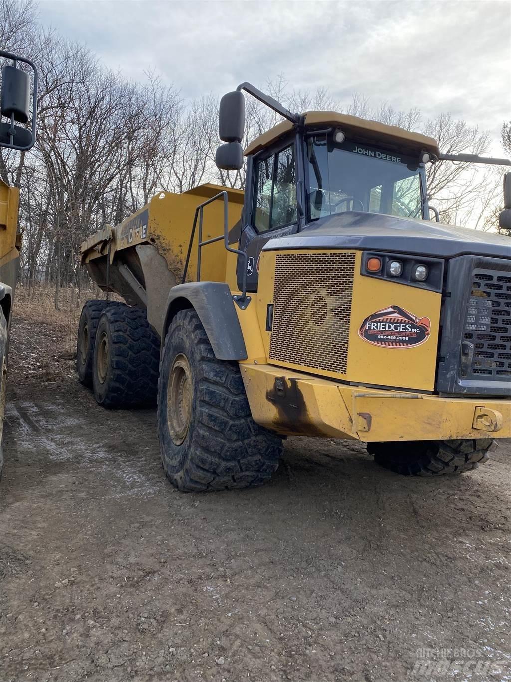 John Deere 410E アーティキュレート式ダンプトラック