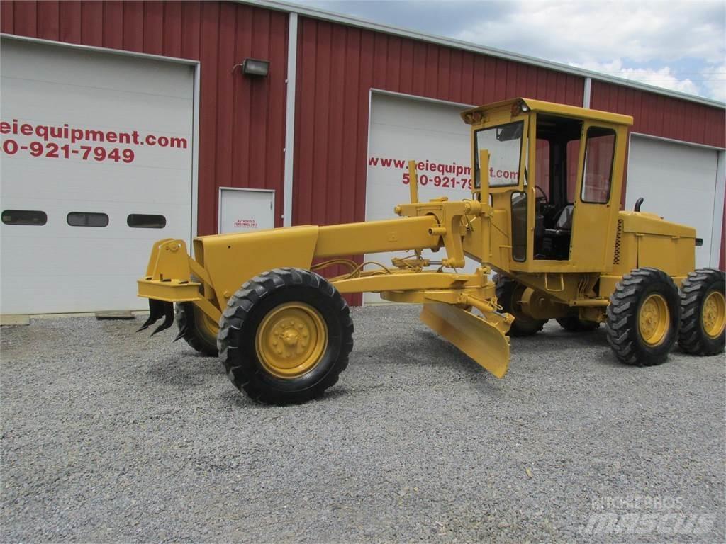John Deere 570 モーターグレーダー