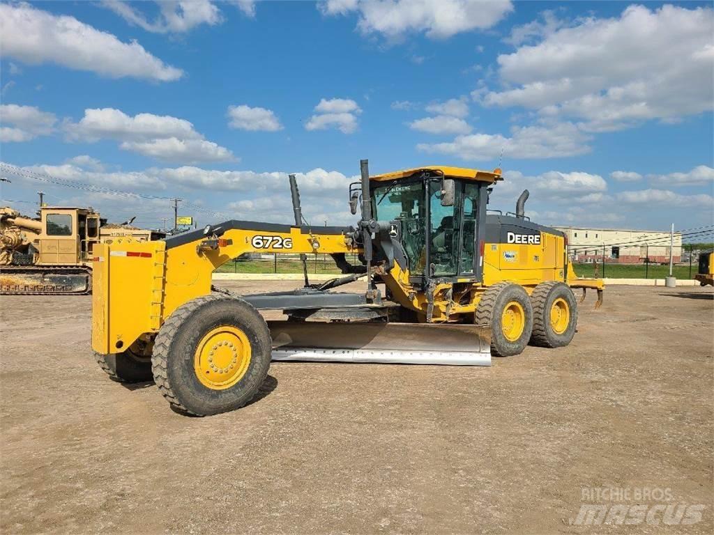 John Deere 672G モーターグレーダー