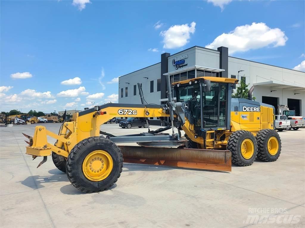 John Deere 672G モーターグレーダー