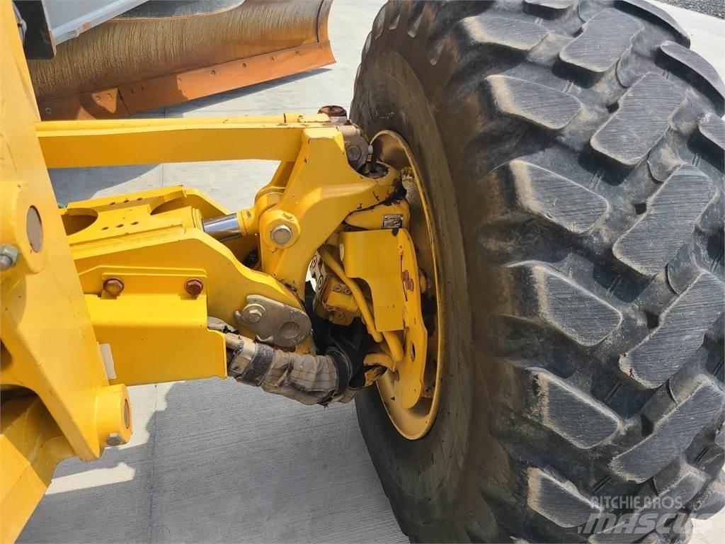 John Deere 672G モーターグレーダー