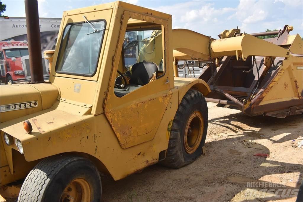 John Deere 760A スクレイパー
