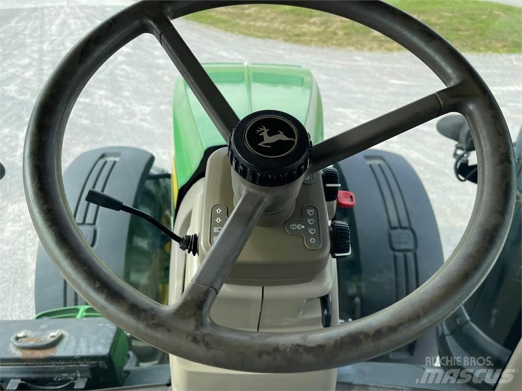 John Deere 8245R トラクター