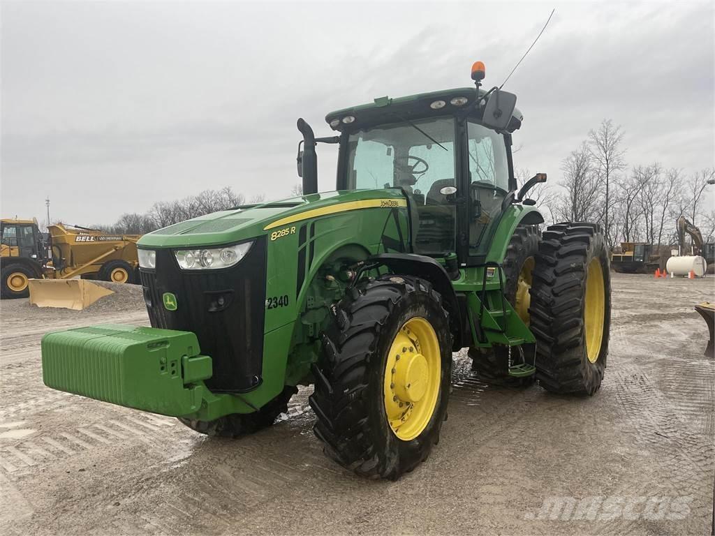 John Deere 8310R トラクター