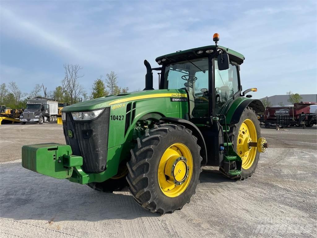 John Deere 8320R トラクター