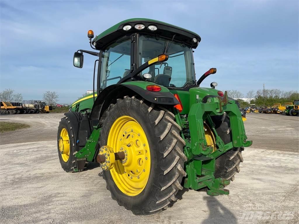 John Deere 8320R トラクター