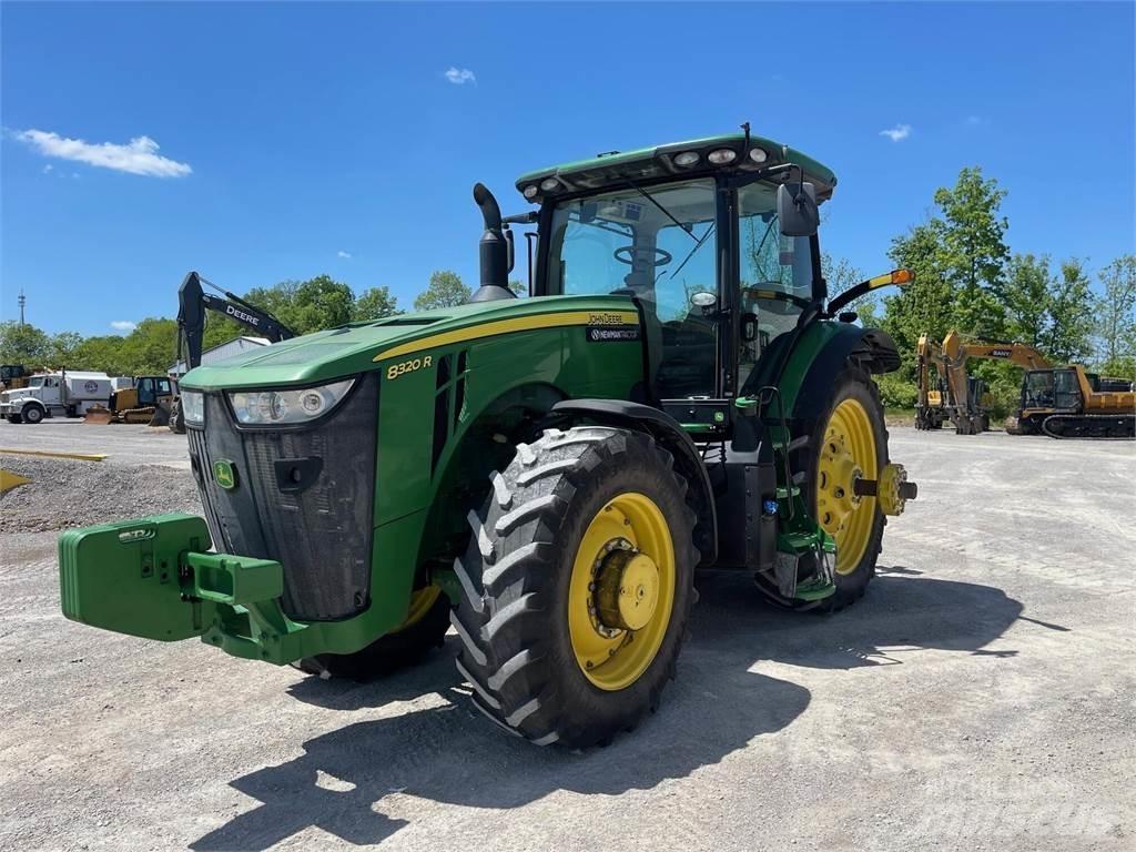 John Deere 8320R トラクター