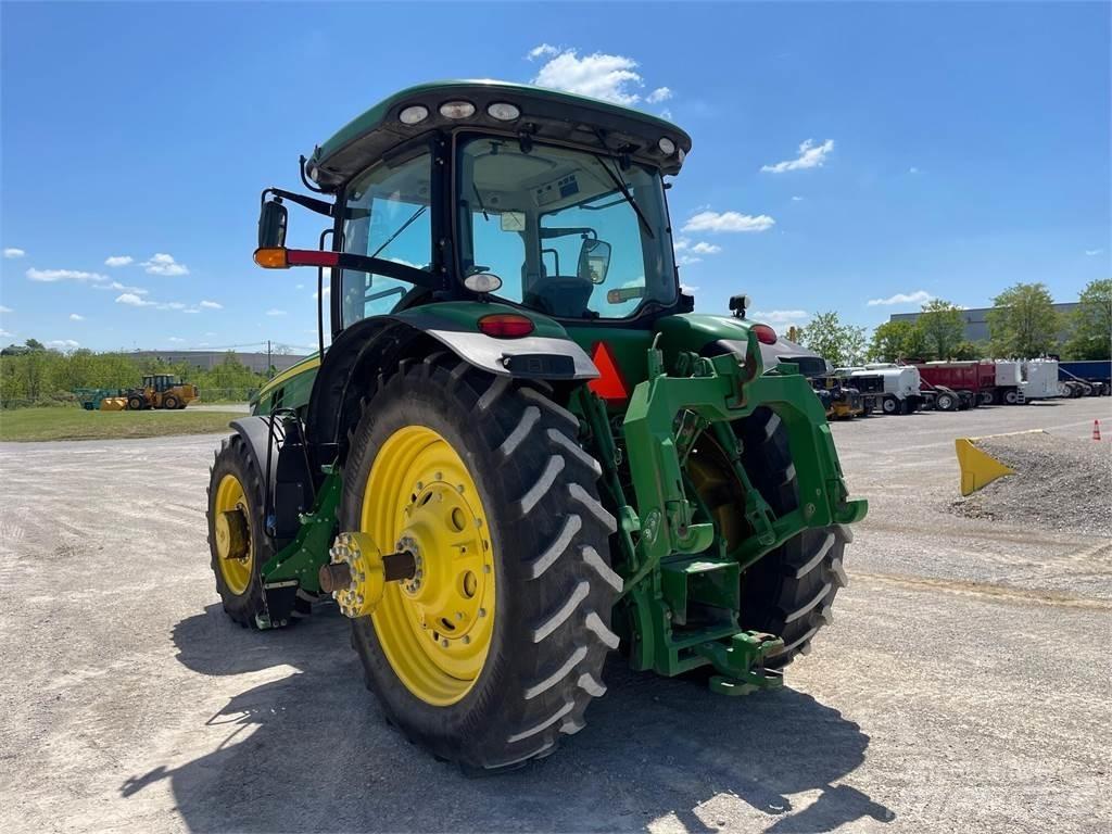 John Deere 8320R トラクター